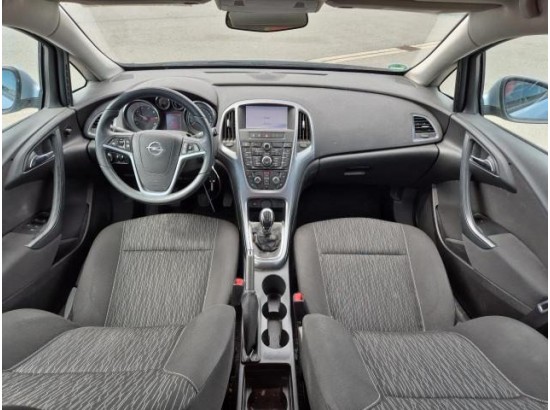 2015 Opel Astra J Sports Tourer Edition