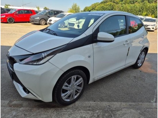 2016 Toyota AYGO x-play touch