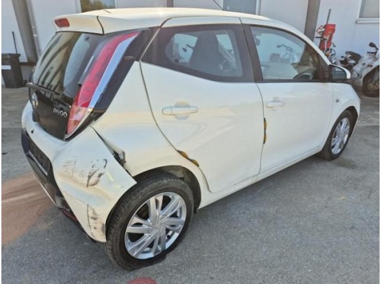 2016 Toyota AYGO x-play touch