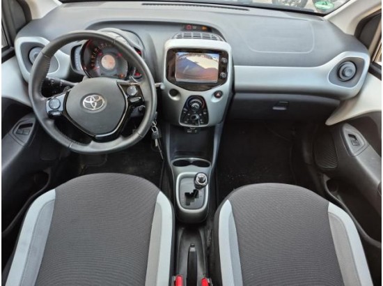 2016 Toyota AYGO x-play touch