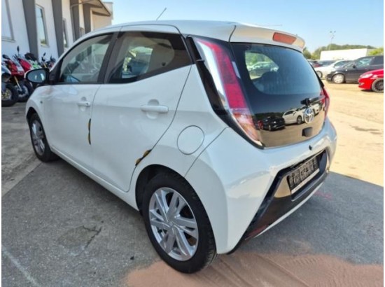 2016 Toyota AYGO x-play touch