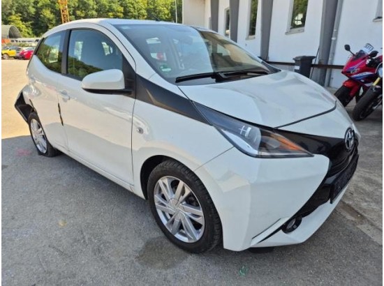 2016 Toyota AYGO x-play touch