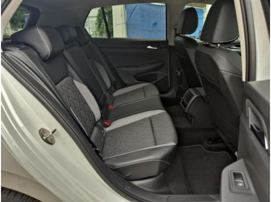 2025 Volkswagen Golf VIII Lim. 1.5 eTSI 110 kW Goal 2025 Volkswagen Golf VIII Lim. 1.5 eTSI 110 kW Goal