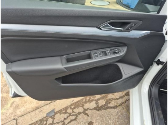 2025 Volkswagen Golf VIII Lim. 1.5 eTSI 110 kW Goal 2025 Volkswagen Golf VIII Lim. 1.5 eTSI 110 kW Goal