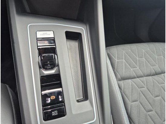 2025 Volkswagen Golf VIII Lim. 1.5 eTSI 110 kW Goal 2025 Volkswagen Golf VIII Lim. 1.5 eTSI 110 kW Goal