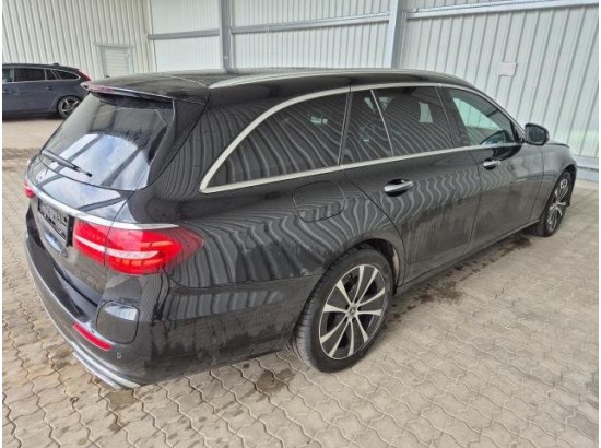 2022 Mercedes-Benz E -Klasse T-Modell E 300 de 2022 Mercedes-Benz E -Klasse T-Modell E 300 de