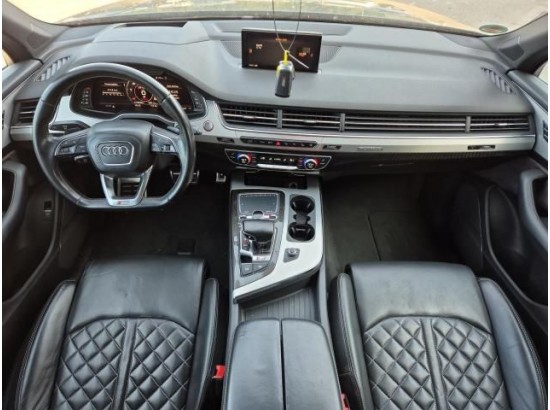 2016 Audi SQ7 4.0 TDI quattro 2016 Audi SQ7 4.0 TDI quattro