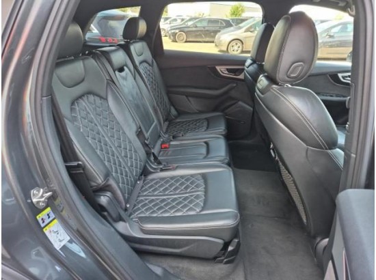 2016 Audi SQ7 4.0 TDI quattro 2016 Audi SQ7 4.0 TDI quattro