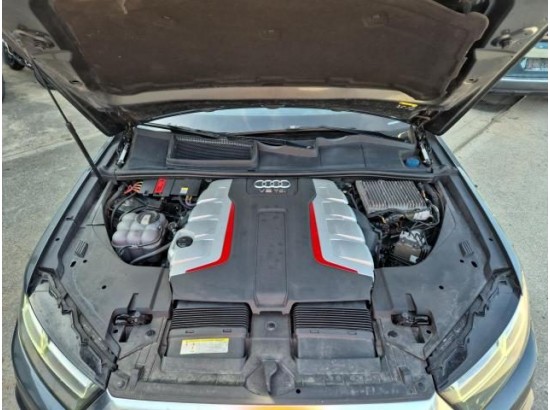 2016 Audi SQ7 4.0 TDI quattro 2016 Audi SQ7 4.0 TDI quattro