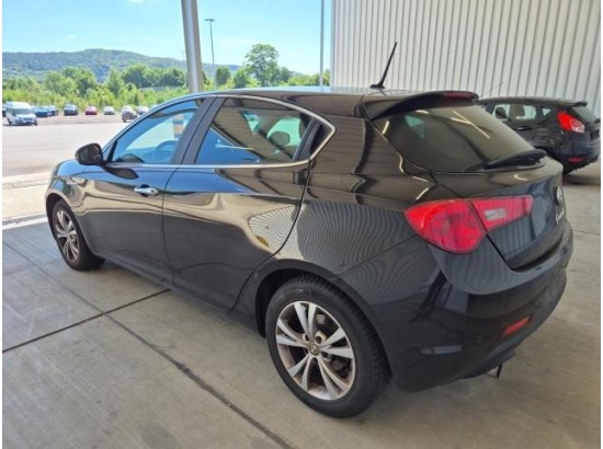 2015 Alfa Romeo Giulietta Turismo 2015 Alfa Romeo Giulietta Turismo