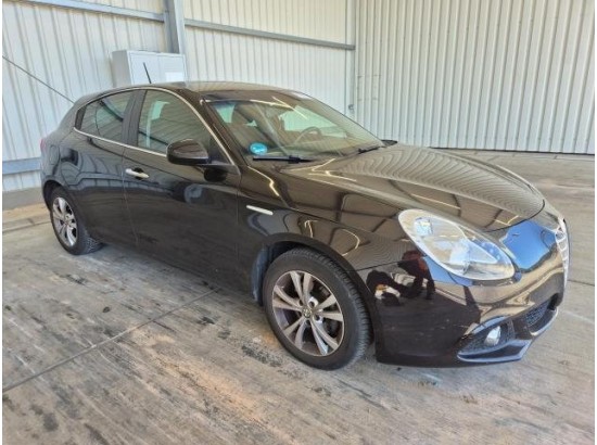 2015 Alfa Romeo Giulietta Turismo 2015 Alfa Romeo Giulietta Turismo