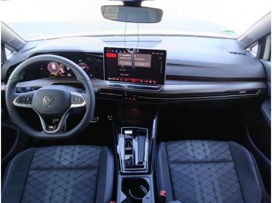 2025 Volkswagen Golf VIII Lim. 1.5 eTSI 110 kW R-Line 2025 Volkswagen Golf VIII Lim. 1.5 eTSI 110 kW R-Line