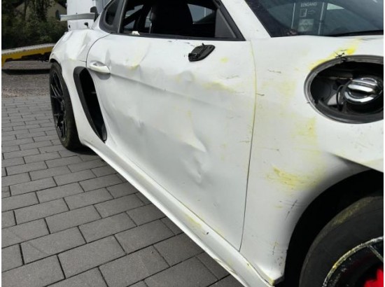 2022 Porsche 718 Cayman GT4 RS 2022 Porsche 718 Cayman GT4 RS
