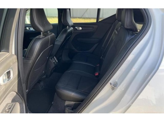 2018 Volvo XC40 Momentum AWD 2018 Volvo XC40 Momentum AWD