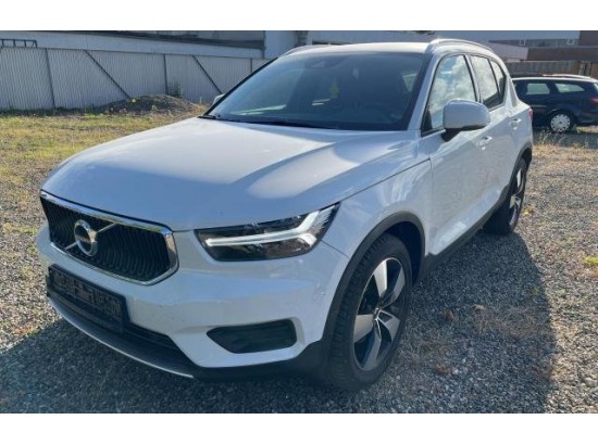 2018 Volvo XC40 Momentum AWD 2018 Volvo XC40 Momentum AWD