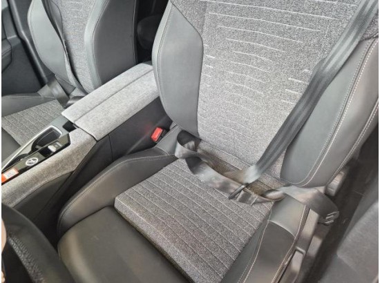 2025 Peugeot 5008 Hybrid 136 Allure