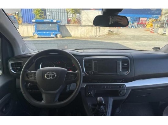 2017 Toyota Proace Verso L2 Shuttle Comfort 2017 Toyota Proace Verso L2 Shuttle Comfort