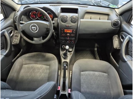 2015 Dacia Duster I Laureate 4x4 2015 Dacia Duster I Laureate 4x4