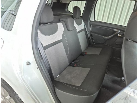 2017 Dacia Duster I Laureate 4x2 2017 Dacia Duster I Laureate 4x2