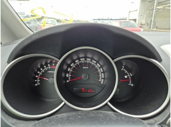2016 Kia Venga UEFA Euro 2016 2016 Kia Venga UEFA Euro 2016