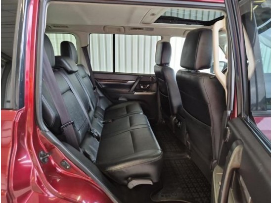 2017 Mitsubishi Pajero 3.2 DI-D Top 2017 Mitsubishi Pajero 3.2 DI-D Top