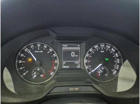 2015 Skoda Octavia Combi Ambition 2015 Skoda Octavia Combi Ambition
