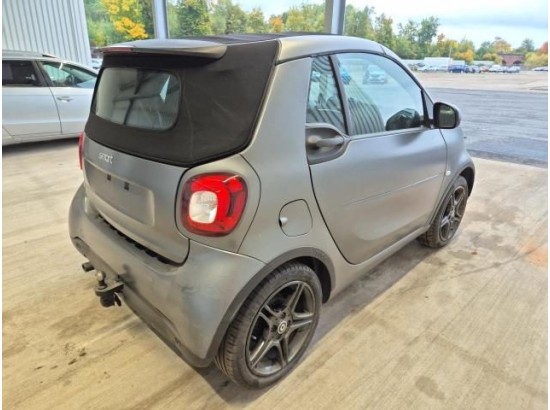 2017 Smart fortwo cabrio Basis 66 kW 2017 Smart fortwo cabrio Basis 66 kW