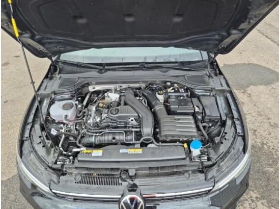 2025 Volkswagen Golf VIII Variant 1.5 eTSI 110 kW R-Line 2025 Volkswagen Golf VIII Variant 1.5 eTSI 110 kW R-Line