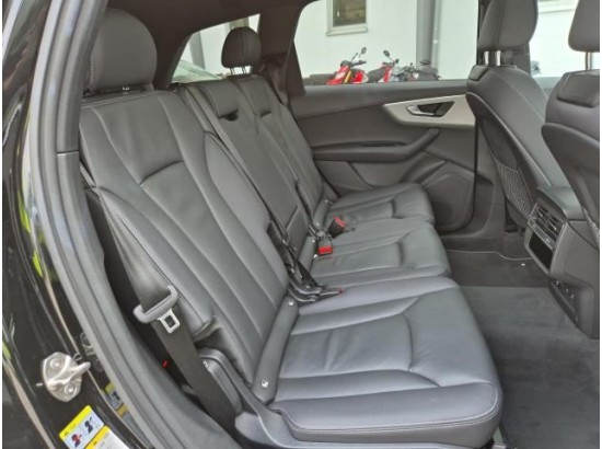 2025 Audi Q7 50 TDI quattro S line 2025 Audi Q7 50 TDI quattro S line