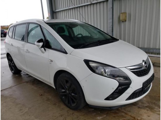 2015 Opel Zafira C Tourer drive 2015 Opel Zafira C Tourer drive