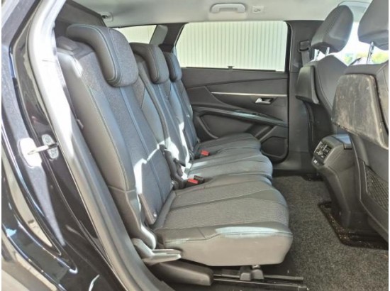 2022 Peugeot 5008 Allure