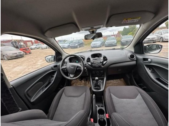 2017 Ford KA+ Black / White