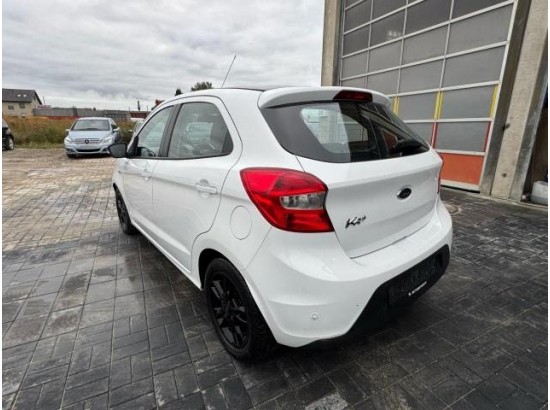 2017 Ford KA+ Black / White