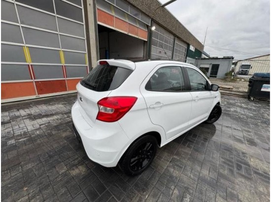 2017 Ford KA+ Black / White