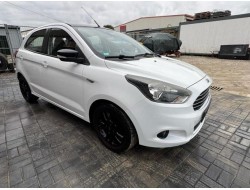 2017 Ford KA+ Black / White