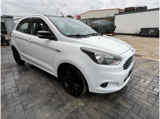 2017 Ford KA+ Black / White