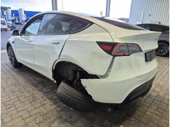 2024 Tesla Model Y Basis RWD