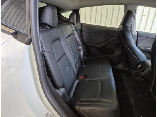 2024 Tesla Model Y Basis RWD