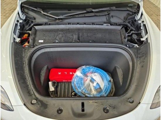 2024 Tesla Model Y Basis RWD