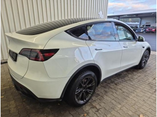 2024 Tesla Model Y Basis RWD