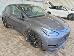 2023 Tesla Model Y Basis RWD