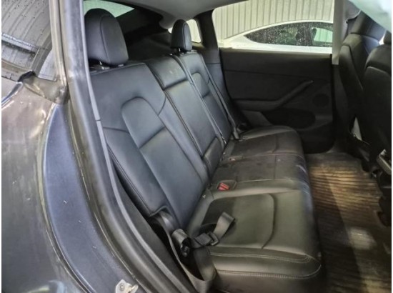 2023 Tesla Model Y Basis RWD