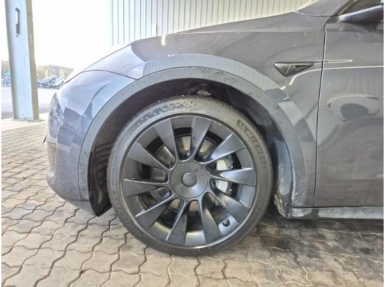 2023 Tesla Model Y Basis RWD