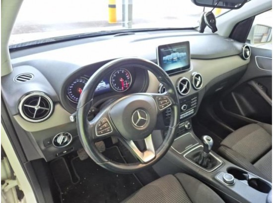 2015 Mercedes-Benz B B 180