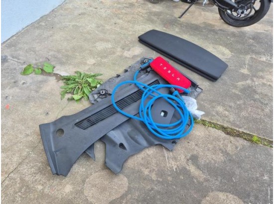 2024 Tesla Model Y Basis RWD