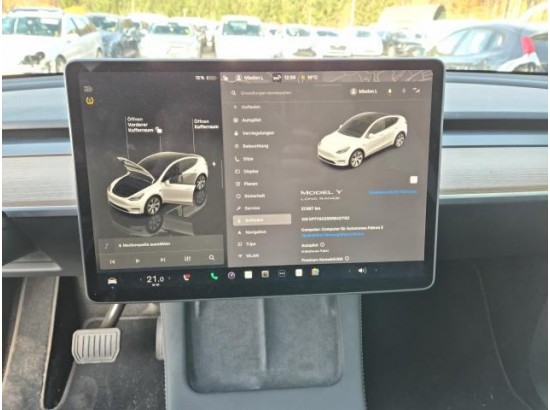 2024 Tesla Model Y Basis RWD