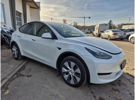 2024 Tesla Model Y Basis RWD