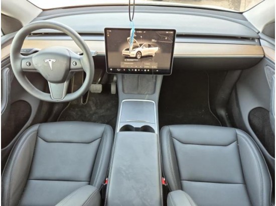 2024 Tesla Model Y Basis RWD