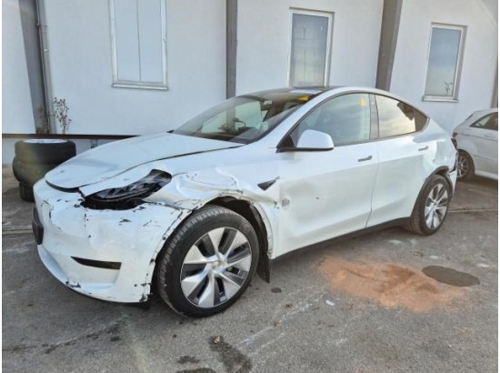 2024 Tesla Model Y Basis RWD