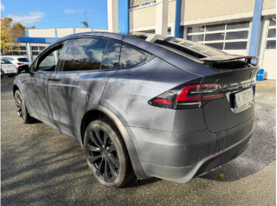 2022 Tesla Model X Tri-Motor Plaid